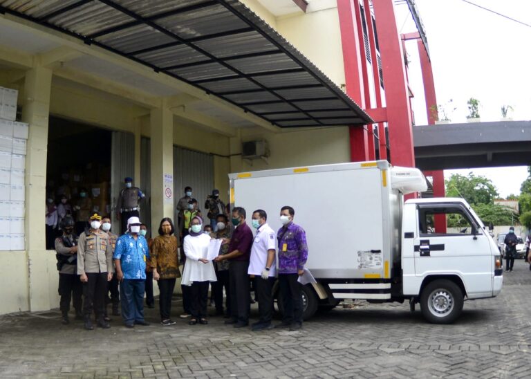 Sebelum Didistribusikan, 33.420 Vaksin Covid-19 Disimpan di Gudang Farmasi Surabaya