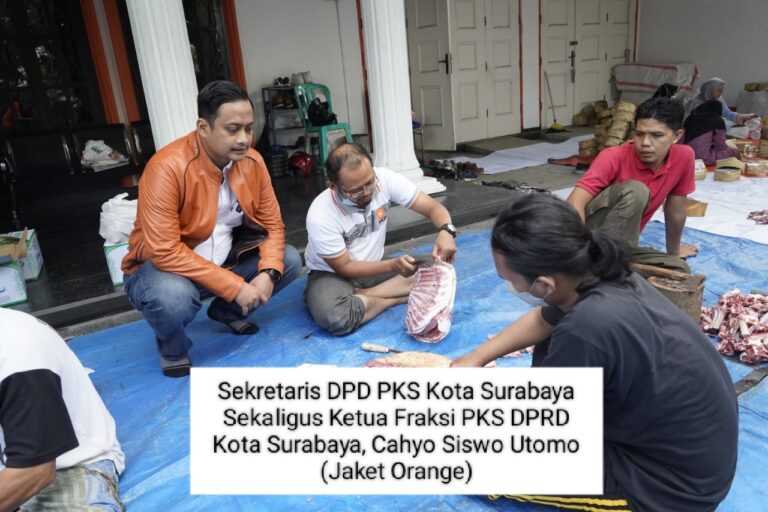 Hari Raya Idul Adha, PKS Surabaya Bagikan 13.700 Paket Daging Kurban ke Warga