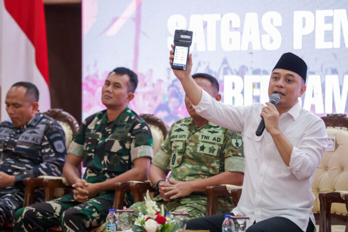 Wali Kota Surabaya Eri Cahyadi saat menjelaskan kebijakan parkir digital Surabaya