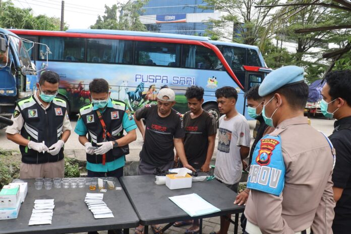 tes urine sopir truk pelabuhan tanjungperak