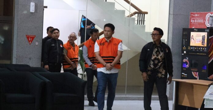 KPK menahan tersangka dugaan korupsi pembangunan Gedung Kantor Pemkab Lamongan TA 2017–2019
